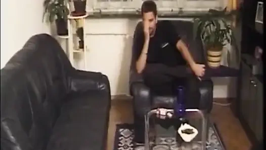 Seksi Kanepe Azdırıyor Ve Vahşi Amına Biniyor Grup Seks