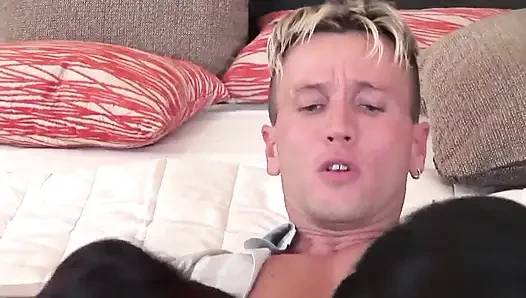 Jasmin und britney lieben sex zu dritt - teil 3
