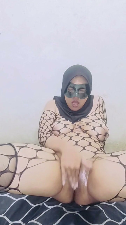 Seorang Pria yang Memakai Lingerie sampai Pinggang | Klip 1