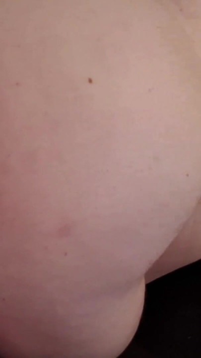 スリムの背中に精液を貼り付けるクローズアップセックス |クリップ2