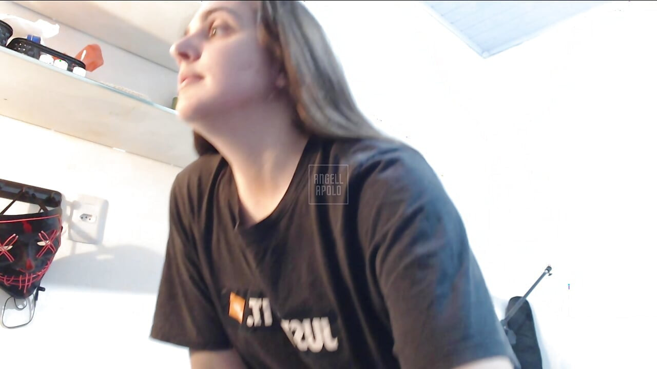 Blonde Big Ass Dancing in the Room on Live