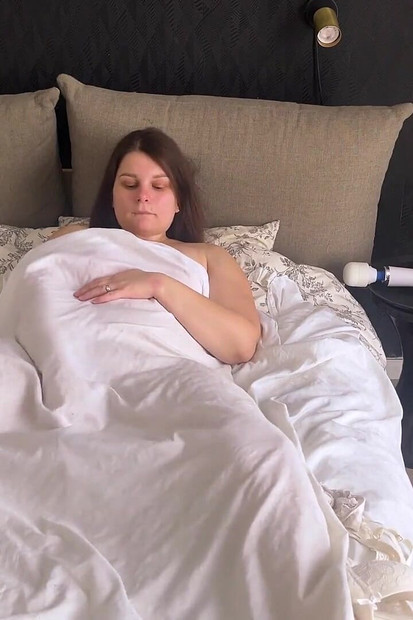 Main pepek melancap bersendirian di rumah bersendirian di bawah cadar