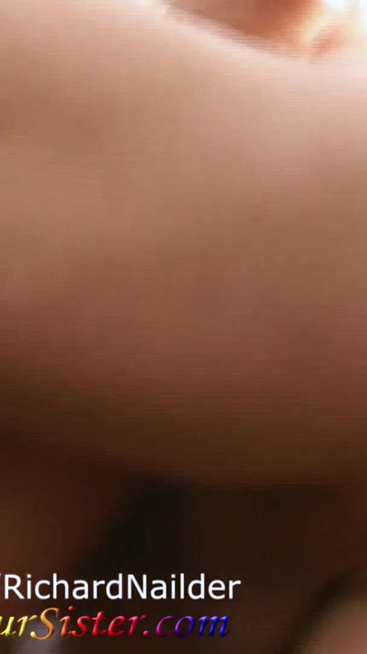 Fratele excitat filmează pizda tatuată a surorii vitrege futând un bătrân murdar cu o pulă mare albă | Clip 2