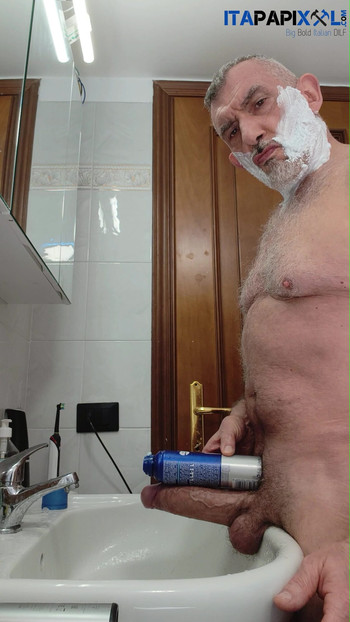 Shawing my big fat uncut cock hairs and my beard in a horny morning. Would you help?