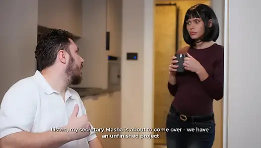 Sekretärin MariMoore kriegt einen schwanz tief in den hals und hat harten sex mit ihrem chef, während seine frau im nebenzimmer ist