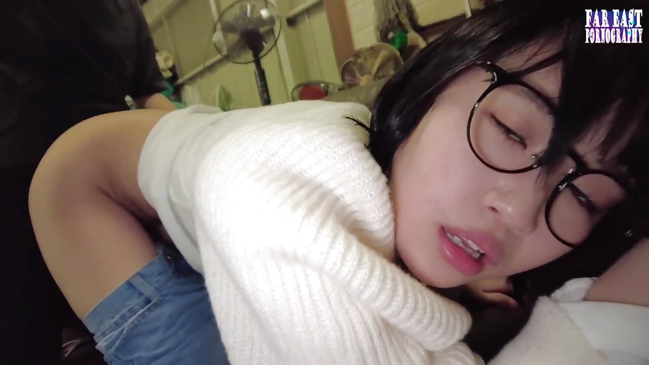 甘いグラスが怠惰な日に温かい滴を味わいながら、果てしないごくりと飲み込む至福 -パート2