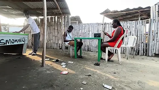 Kız arkadaşı onu çok kötü sikebilecek başka bir adam arıyor