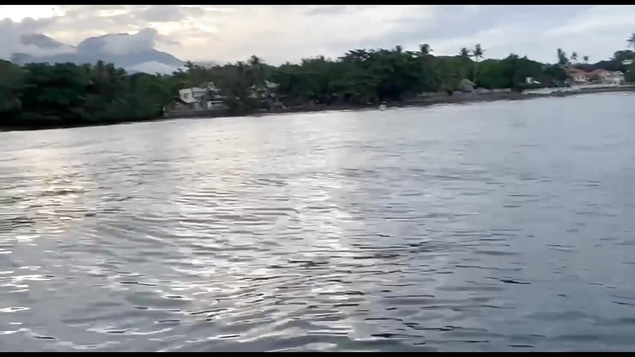 Extreme Blowjob in the open ocean on an inflatable mattress
