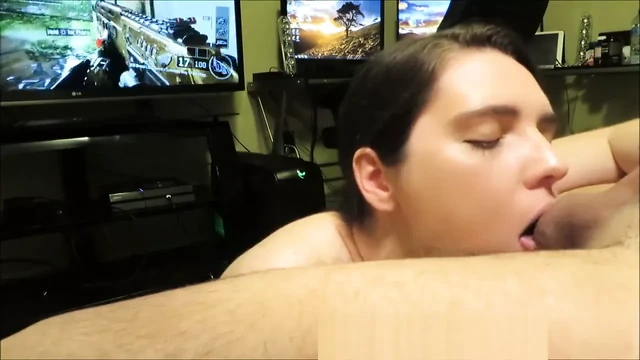 Selena22 - Sucking his balls while he plays cod