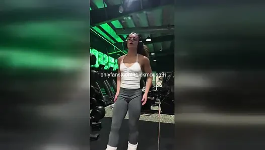 Instagram canlı kaza: 18 yaşındaki bakire grup seks - delikler parçalanıyor ve dölleniyor!