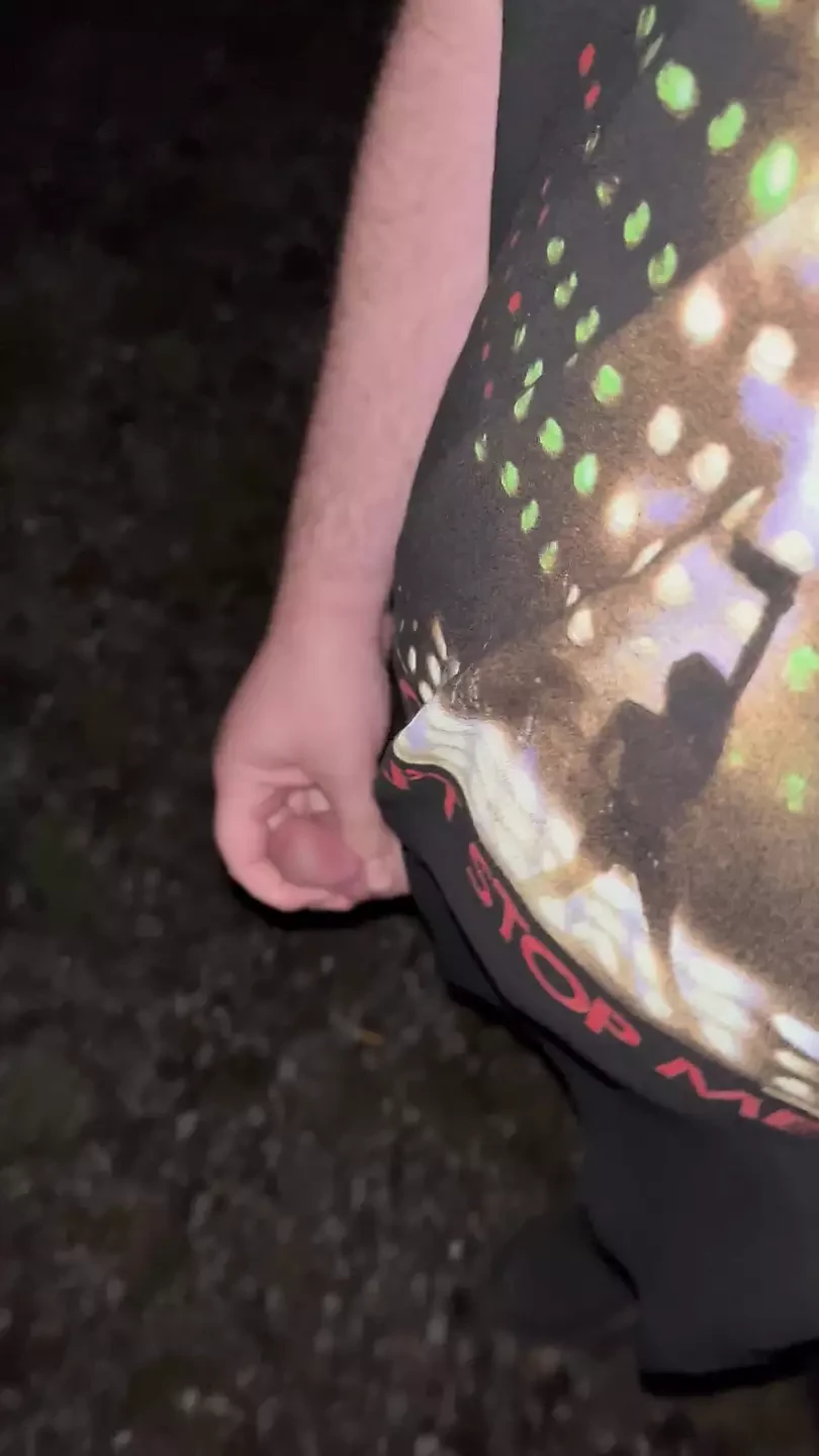 Masturbándose en el parque