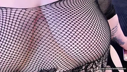 Flirty talk, das sich tatsächlich echt anfühlt. intensive solo-masturbation, neckende show, Füße, gut tonierte beine!