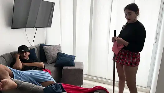 Küçük En İyi Arkadaşım Eşcinsel Numarası Yapıyor Ki, Nişanlımın Büyük Poposu Gerçek Ev Yapımı Seksle Sonuçlanıyor