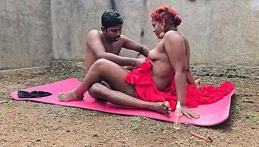 Tante seksi india nyepong dan ngentot kontol besar bosnya sendiri dengan kontol besar sambil bersih-bersih