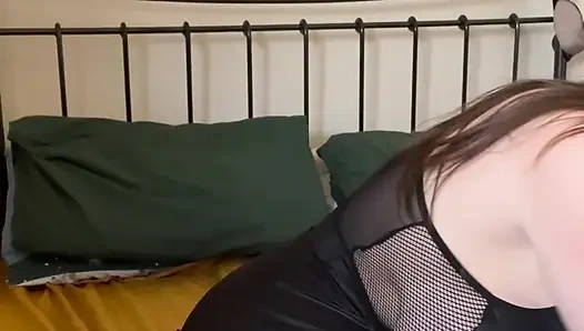 Gaun mini satin dengan masturbasi solo leher gaya choker dengan sumbat pantat kaca