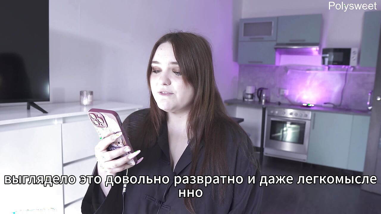 Porno hikayesi - ev sahibi önce onu bir elbiseye dönüştürüyor ve sonra takma yarakla sikiyor (Rus pornosu, takma yarak, kadın