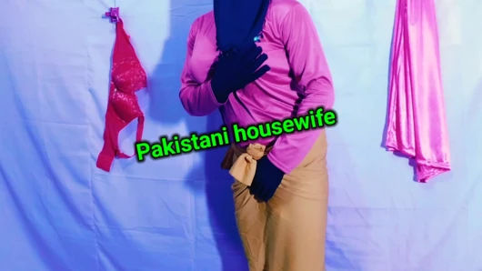 Pakistanlı ateşli ve seksi ev hanımı pornosu