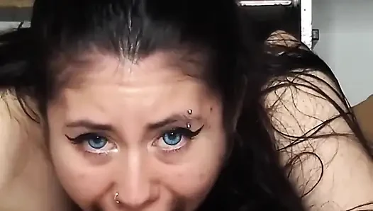 Кримпай в тугой и мокрой киске возбужденной 18-летней крошки - кримпай в любительском видео