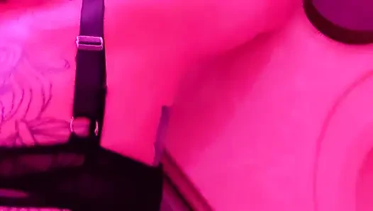 Orta yaşlı seksi arkadaşımı aynanın önünde sikiyorum