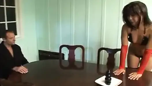 Max Mikita yarakla sikilmeyi seviyor