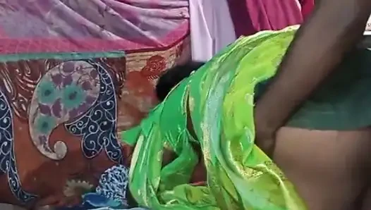 Aunty's MMS goes viral, full enjoy