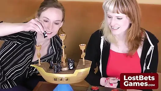 Striptiz korsan penguenleri oyun deneyimi hoş değil