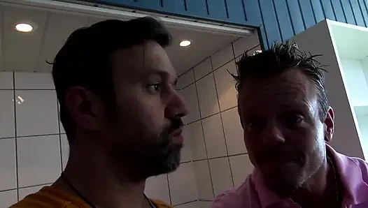 Tante seksi dengan pantat bahenol suka banget dientot habis-habisan