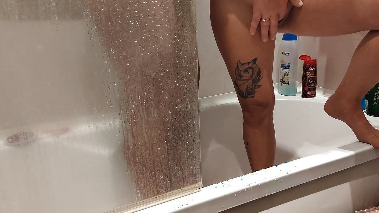 自製淋浴間互相自慰
