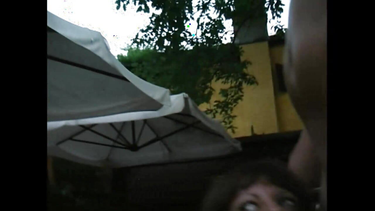 Letnja orgija se završava pod tušem sperme