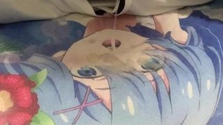 Porra na camiseta de anime rem