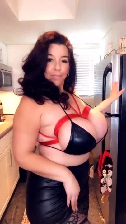 Big tied up tits shown off