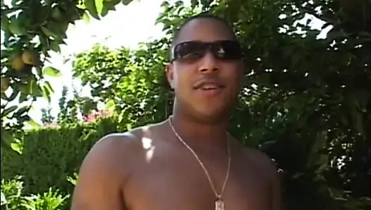 Оргия шлюховатой милфы трахнули и кончили в буккаке Множество чудовищных черных членов