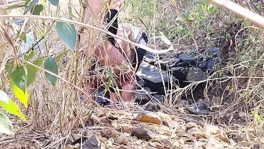 Aku ngentot pacar lamaku di hutan