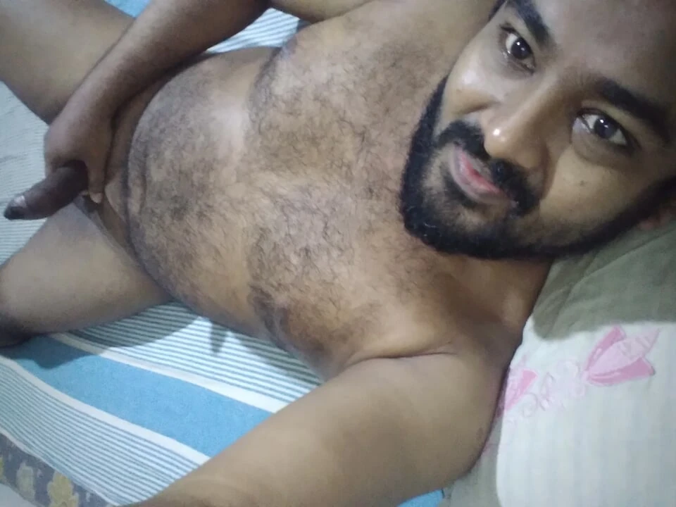 gordinho indiano garoto em noite