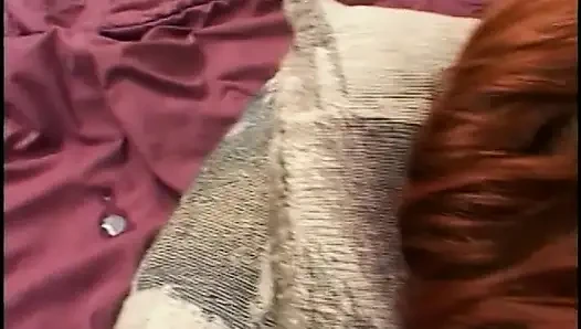 Wanita yang kelebihan berat badan yang luar biasa mendapat dua kontol