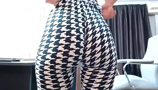 tight leggings ass