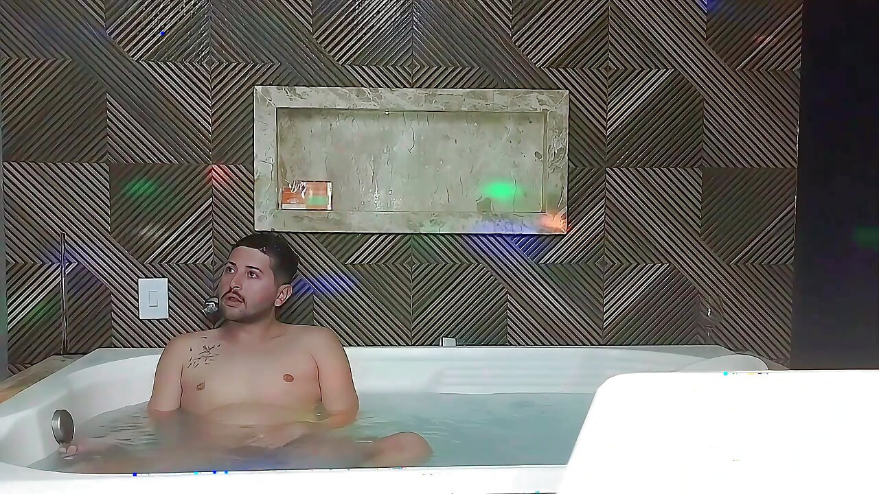 我和我的朋友们在展览中为他们举办了一场派对.