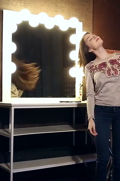 Casting Arina
