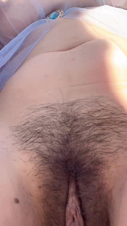 show pussy on the chair outside door | Clip 2