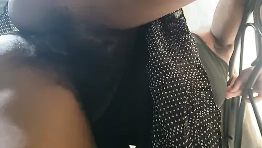 Tante seksi dengan memek aduhai ini ngentot sambil nungguin dientot - close up