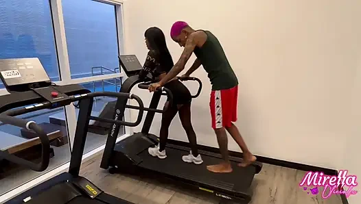 Saya gadis silikon kurus dari Smart Fit