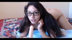 Sexy Teen fickt ihre Muschi und ihren Arsch mit ihrem Dildo