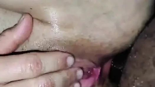 Olgun bir kadın anal seks yapıyor ve vücudunun kontrolünü kaybediyor