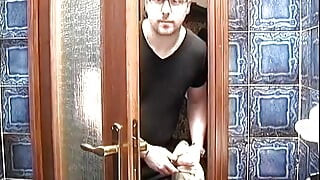 ساندرا روسو، شقراء استفزازية وحسية تريد أن تتحلى بها