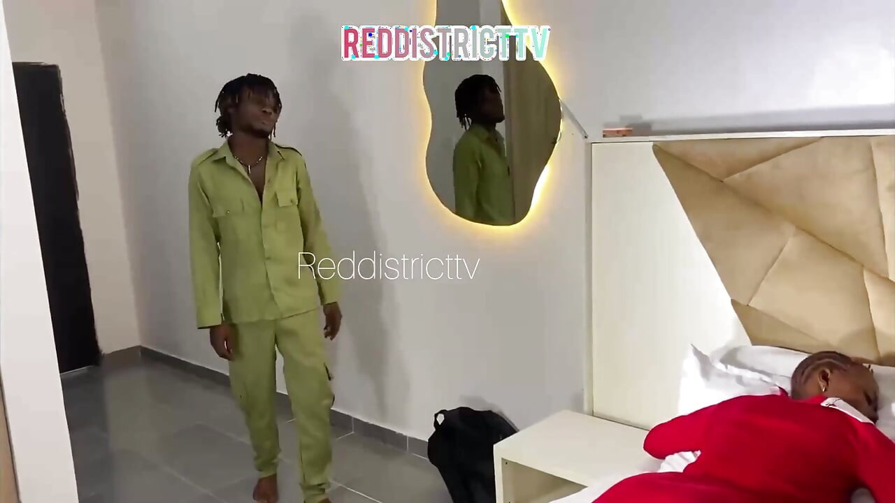 Azgın ıslak sulu amcığımın üstüne giriyorum yarağım için can atıyor