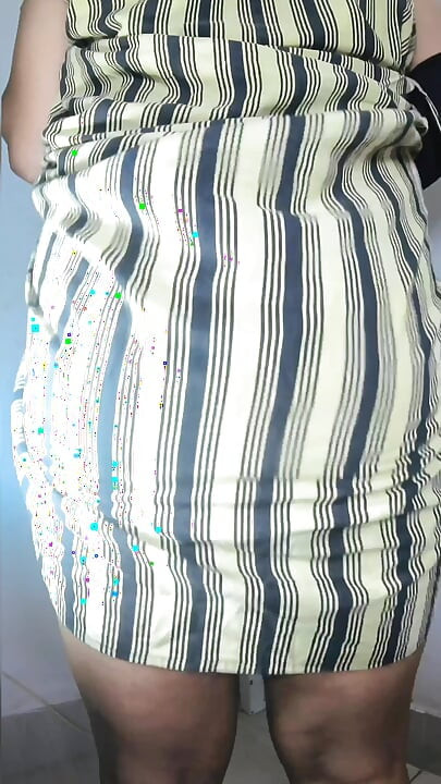 Desi napaljena sissy u spavaćici