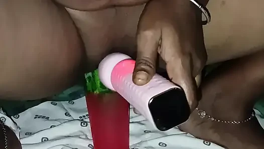 Kakak ipar seksi dengan mentimun besar