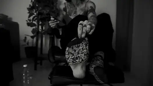 hey loser watch my dirty feet YOUR ITALIAN GODDESS