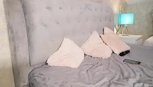 Blonde Wants to Put This Vibrator in Her Pussy but It's Too Big