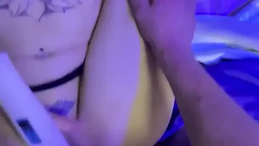 Zoey Nine büyük yarağı sıkı amına alıyor